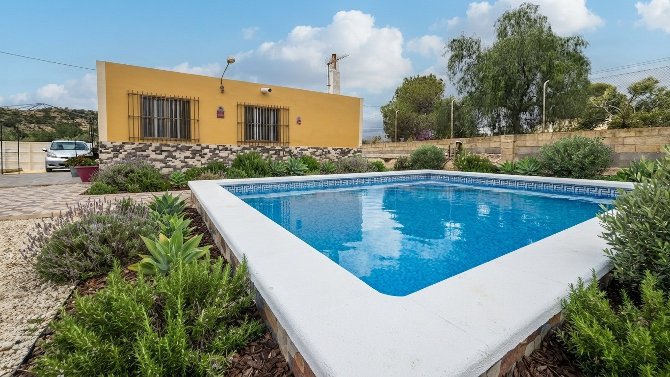 SE VENDE TERRENO URBANO CON VIVIENDA EN EL REBOLLEDO (ALICANTE)