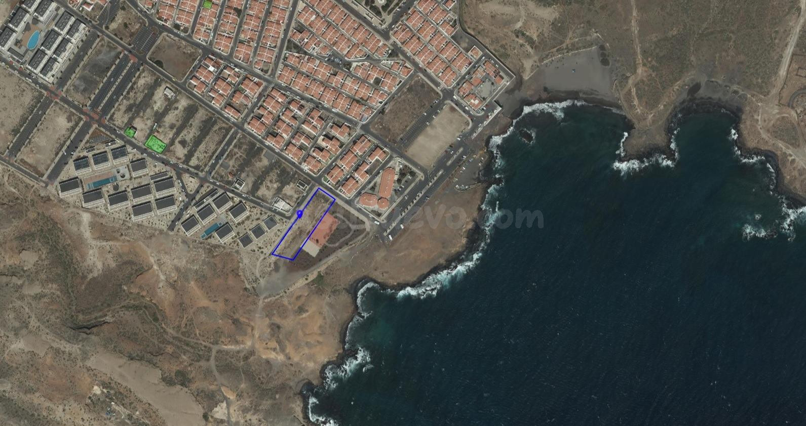 Terreno Urbanizable Comercial en Abades