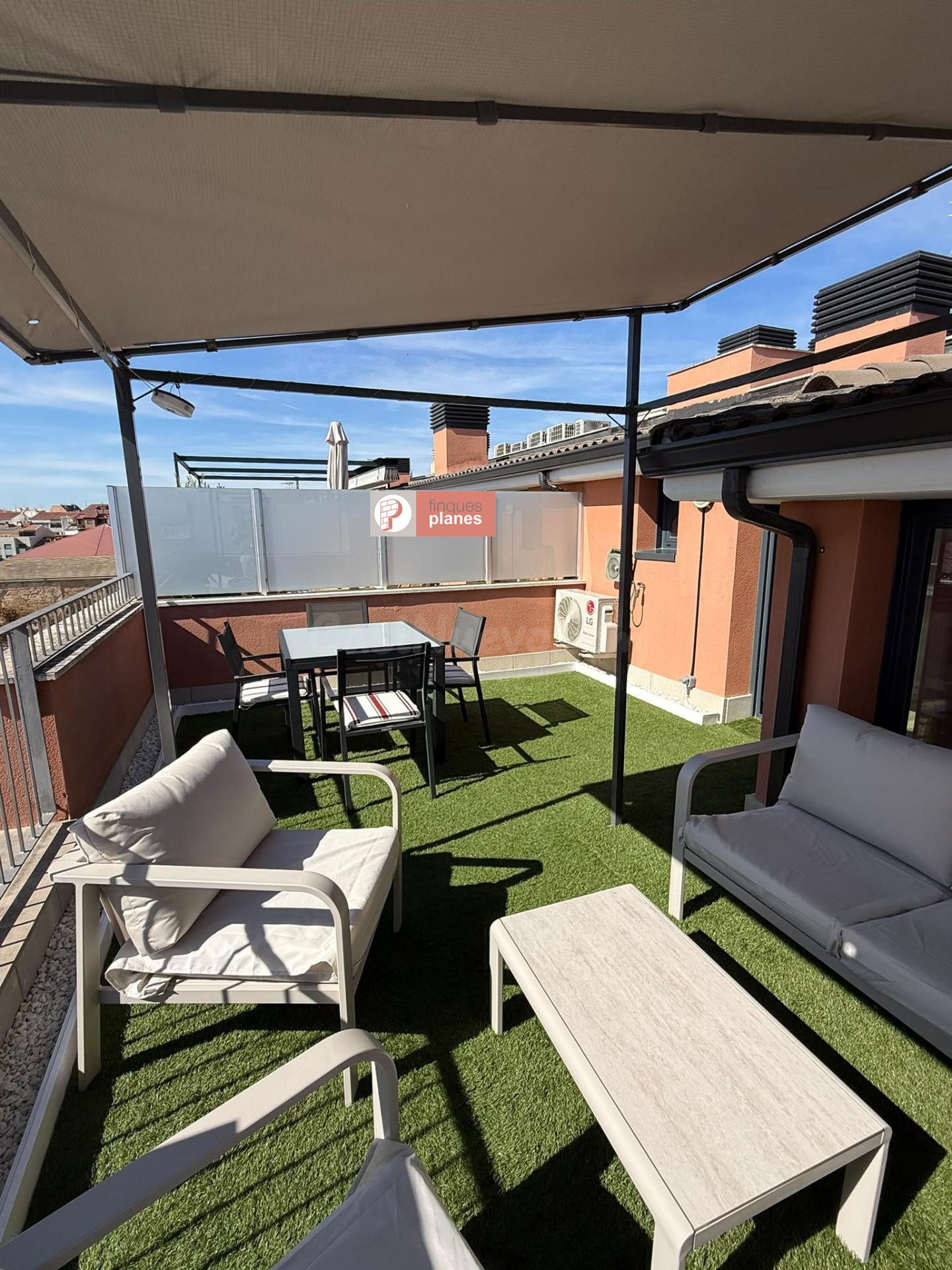 ÁTICO DÚPLEX CON TERRAZA, PARQUING Y TRASTERO