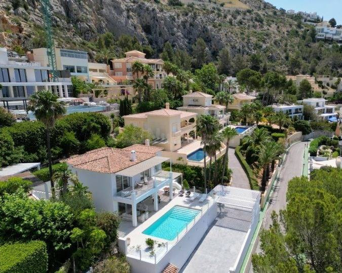 Villa Rocula. Villa reformada en venta en Altea Hills con vistas al mar.