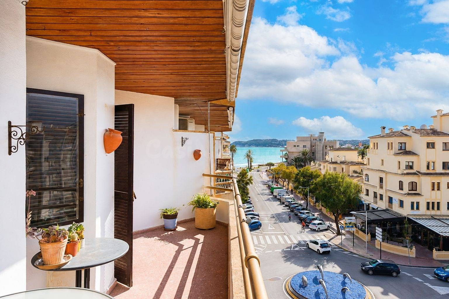 Se vende piso reformado con vistas al mar en el puerto de Jávea