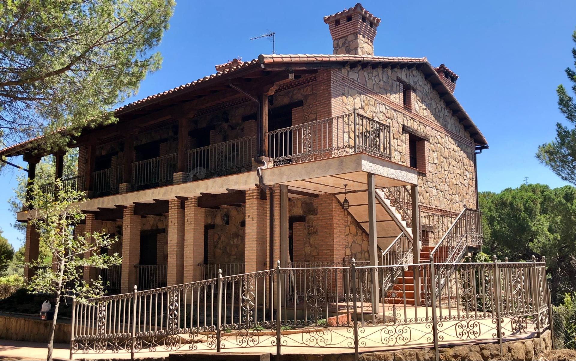 Casa con terreno 9 habitaciones 620m² en venta - 028680