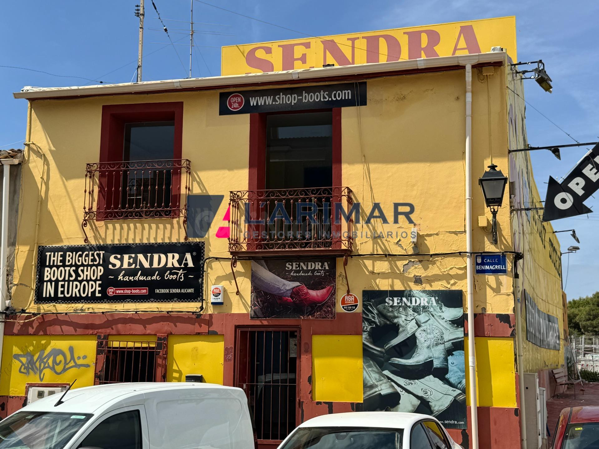 Edificio comercial independiente en esquina de 191 m2 en Benimagrell Sant Joan d’Alacant