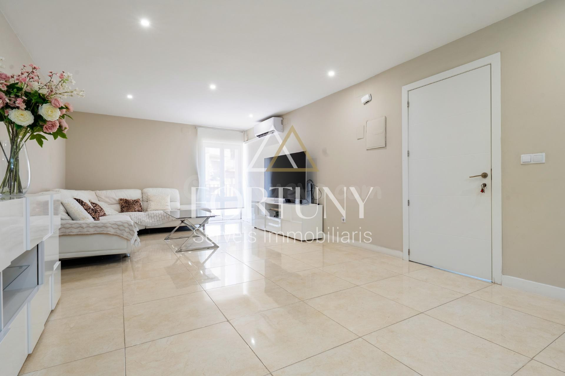 Casa adosada en venta en Calle Sant Vicenç, Constanti. - foto 2