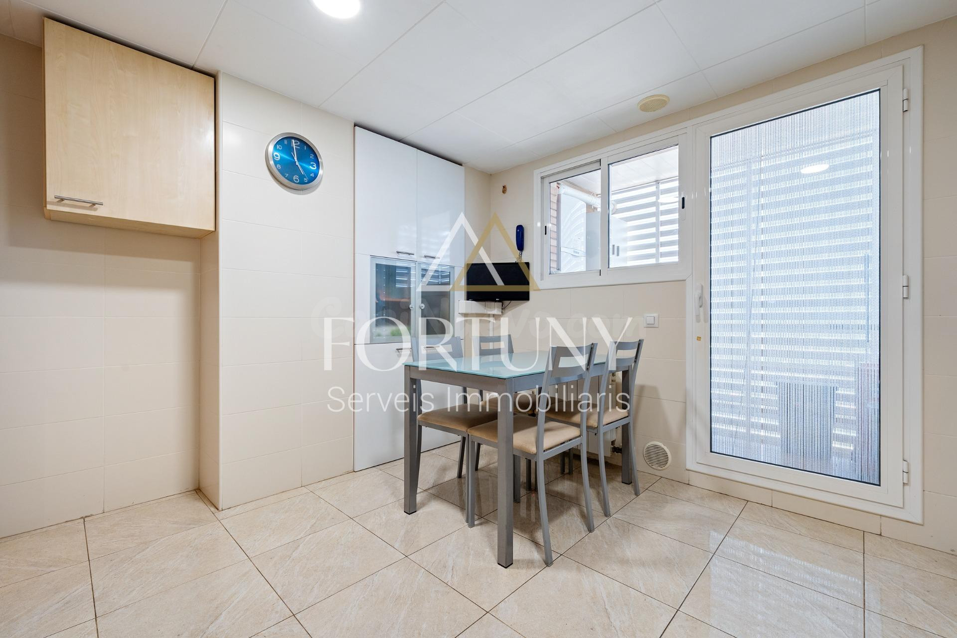 Piso en venta en calle Manuel Hugue, Reus. - foto 4