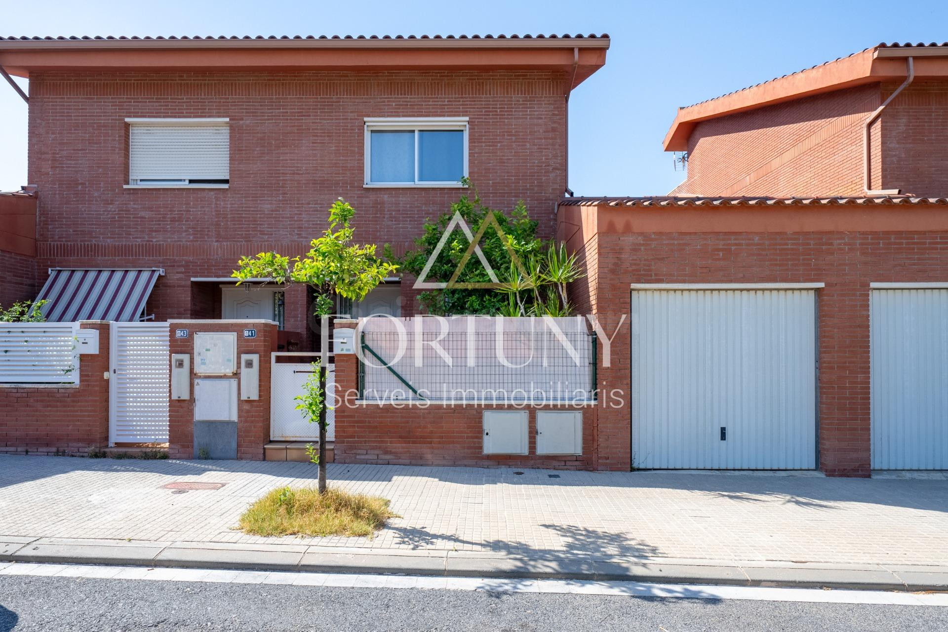 Casa adosada en venta en Amposta, Reus.