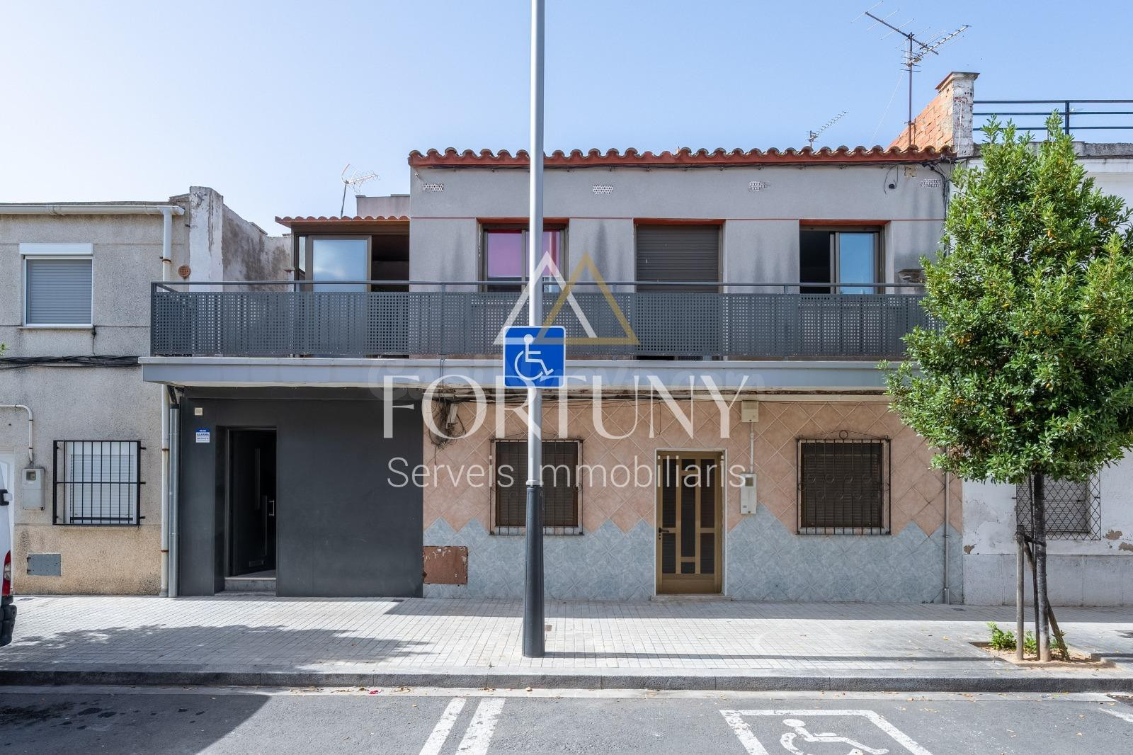 Casa adosada en venta en Almirall Recasens, en Reus.