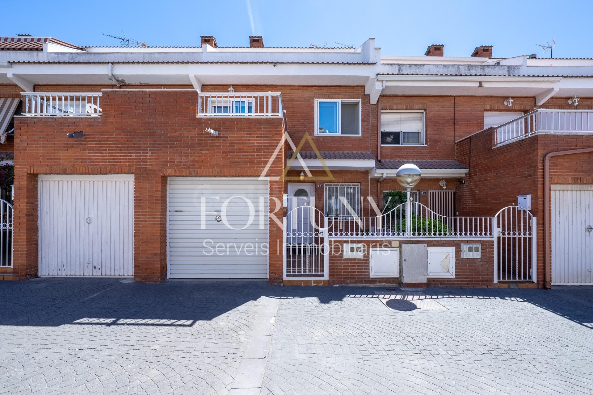 Casa adosada en venta, calle Formigosa en Reus.