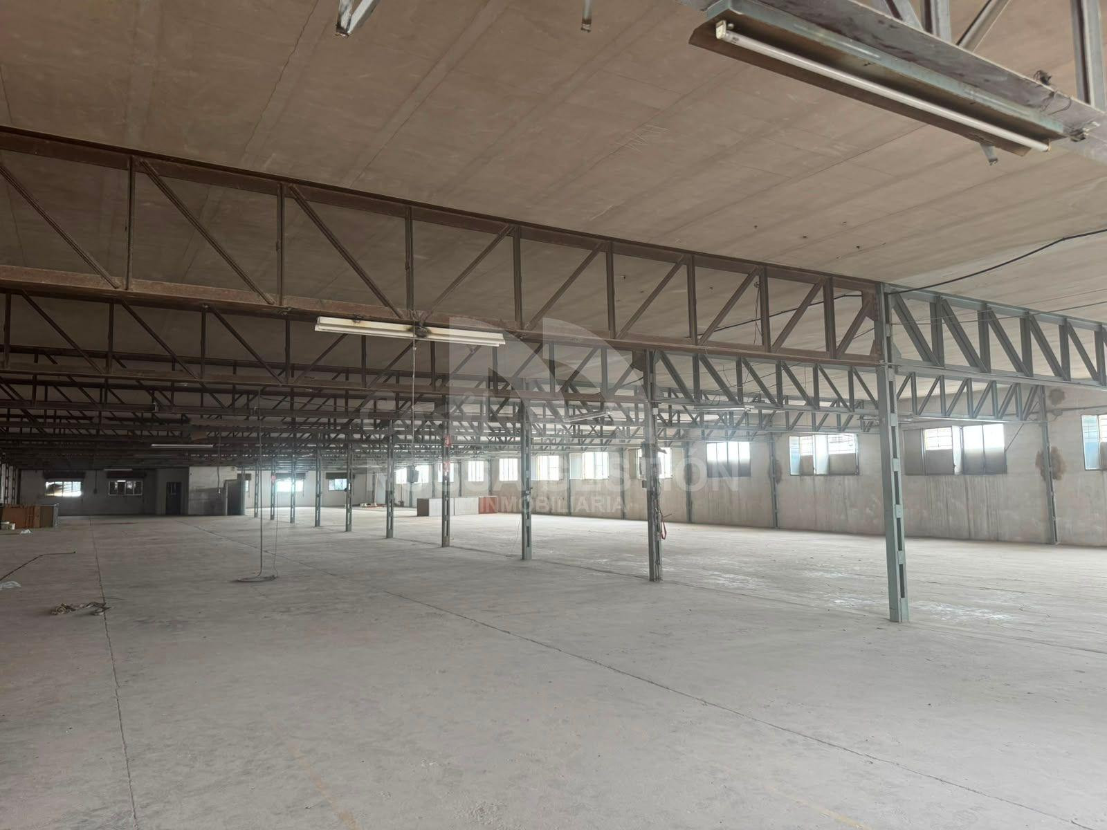 Imponente Nave Industrial en Alquiler en Massanassa -