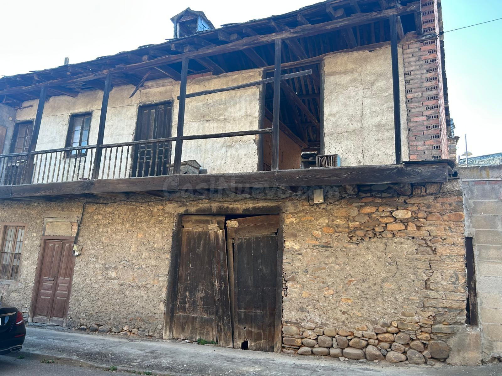 Oportunidad de Inversión: Dos Casas de Piedra en Almazcara por 26.800 €