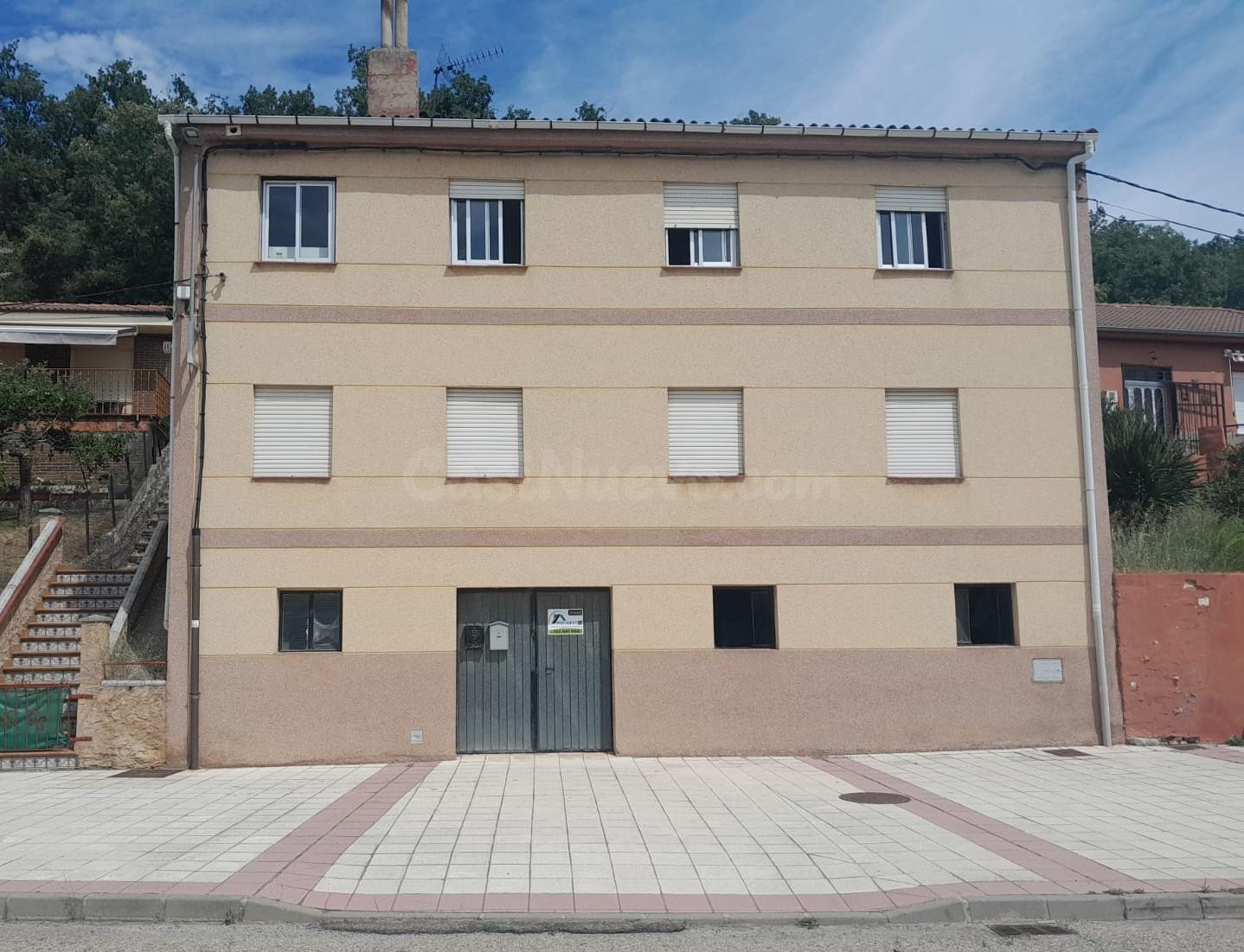 Oportunidad de Inversión en La Robla: Casa Solar con Rentabilidad Asegurada