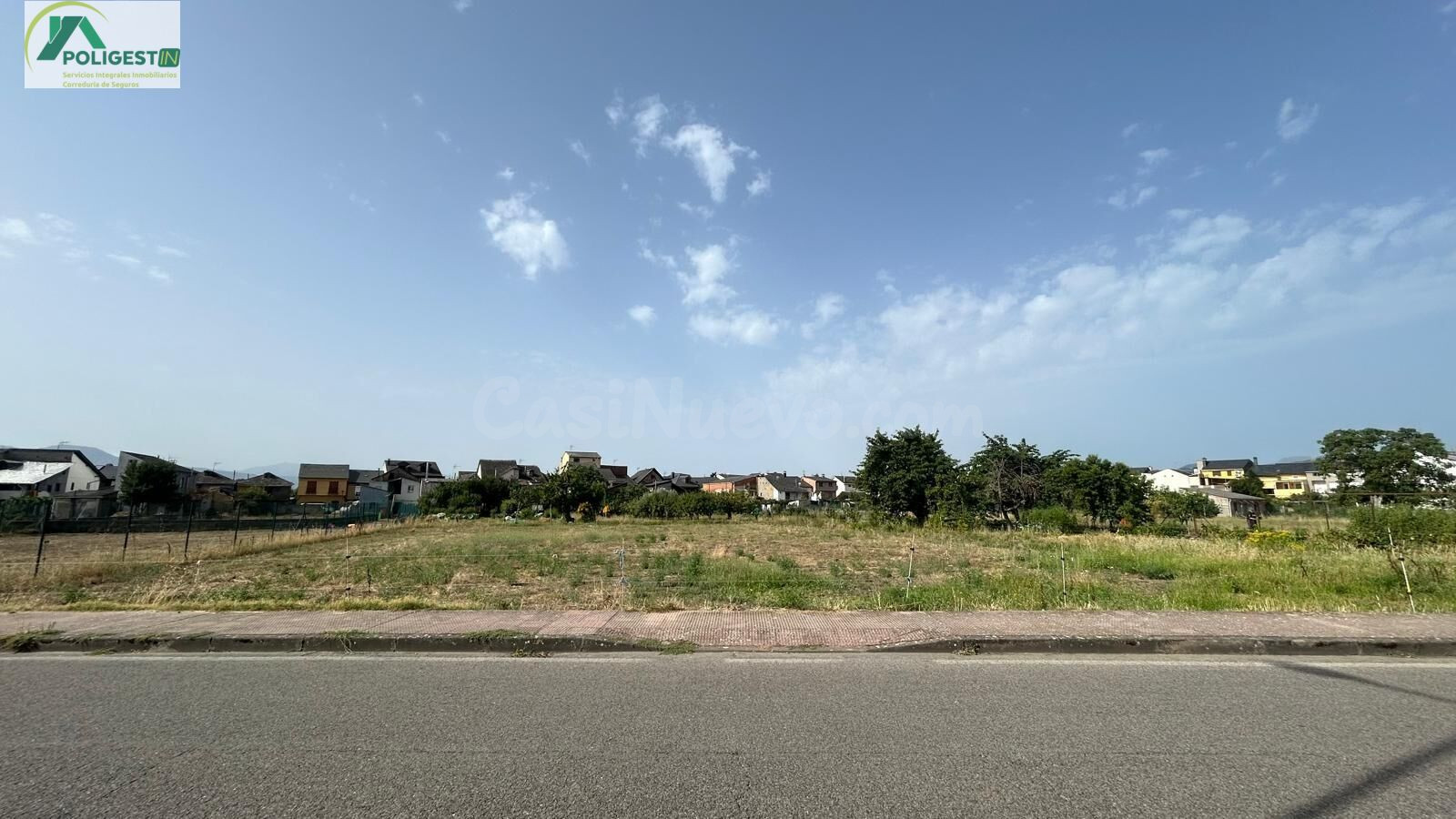 Oportunidad de Inversión en Cacabelos: Terreno Urbano en el Camino de Santiago