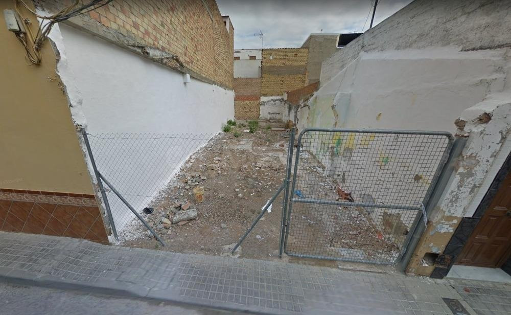Se vende solar de 127 m2 en Sevilla