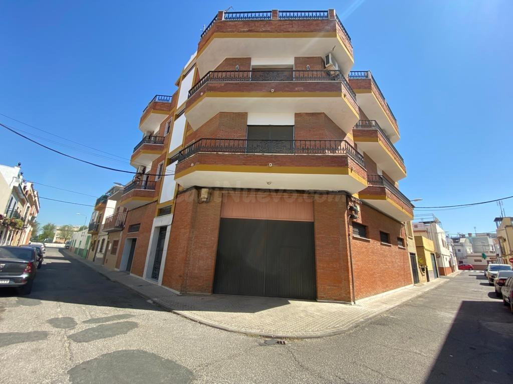 Se vende Edificio + Garajes en Sevilla
