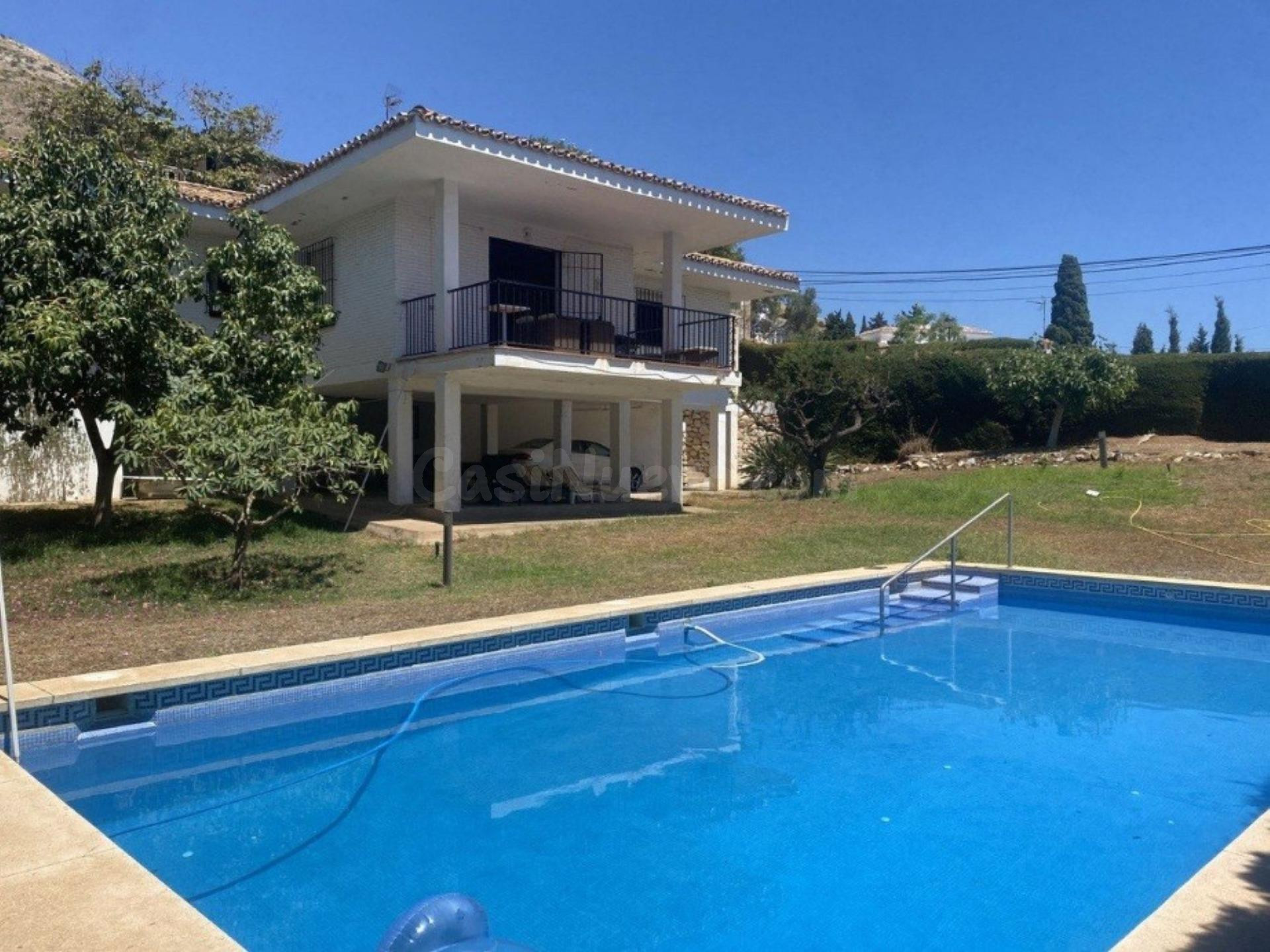 "Encantadora Villa con Infinito Potencial en Capellania/El Higuerón, Benalmádena"