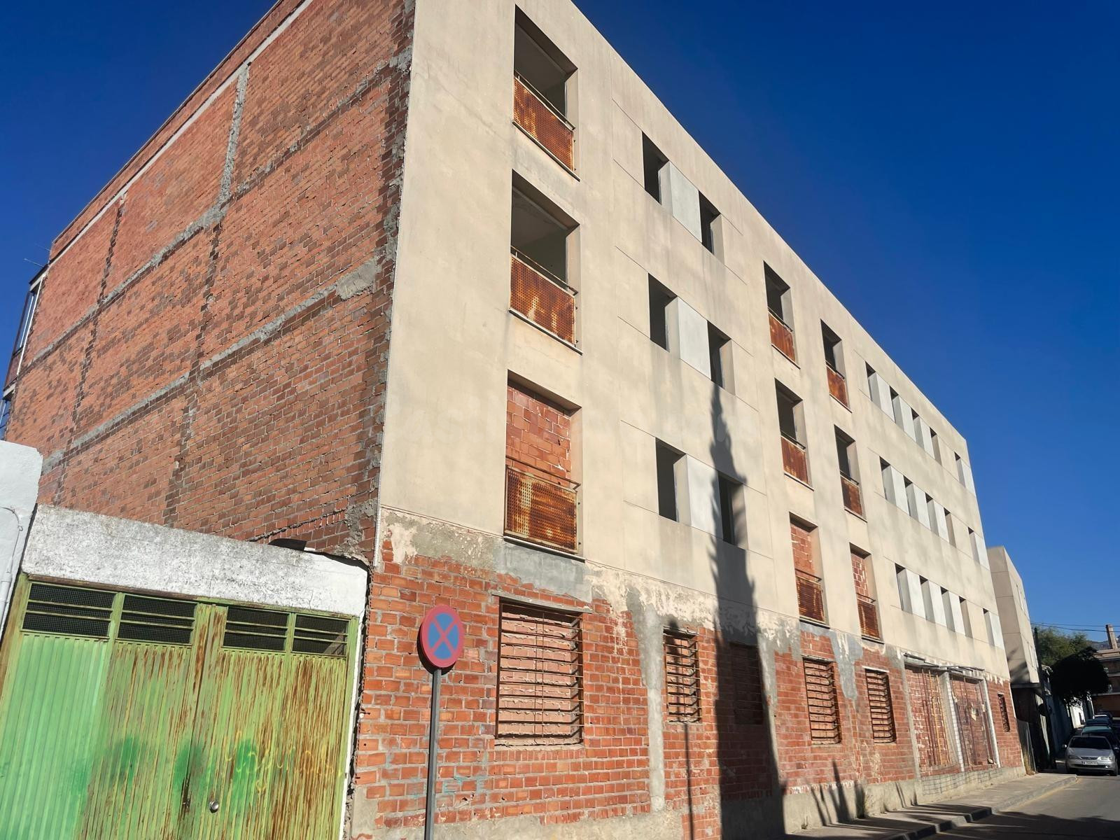 Venta de 3 edificios (29 Apartamentos, local, 33 Trasteros,  - foto 2