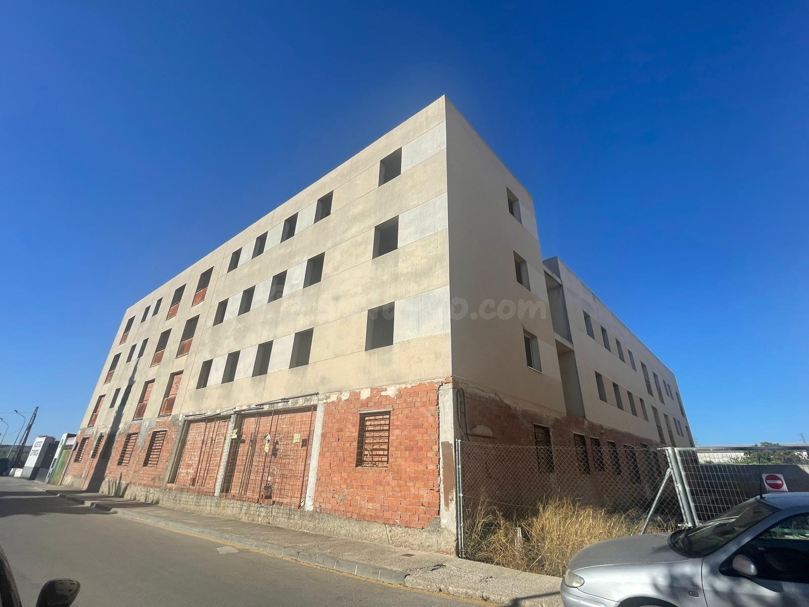 Venta de 3 edificios (29 Apartamentos, local, 33 Trasteros,  - foto 3