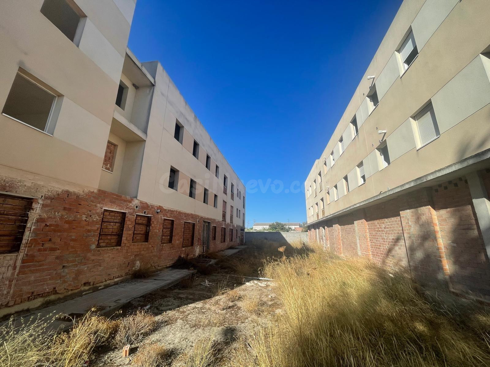 Venta de 3 edificios (29 Apartamentos, local, 33 Trasteros,  - foto 4