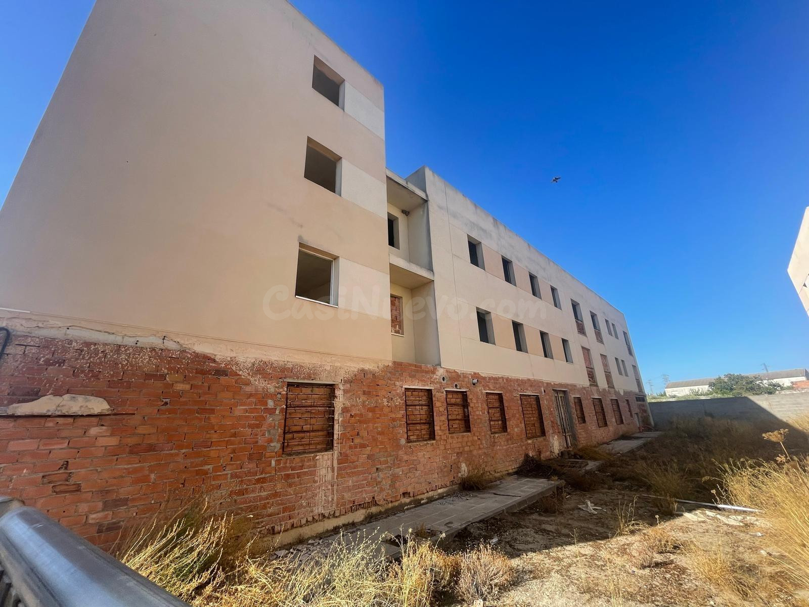 Venta de 3 edificios (29 Apartamentos, local, 33 Trasteros,  - foto 5