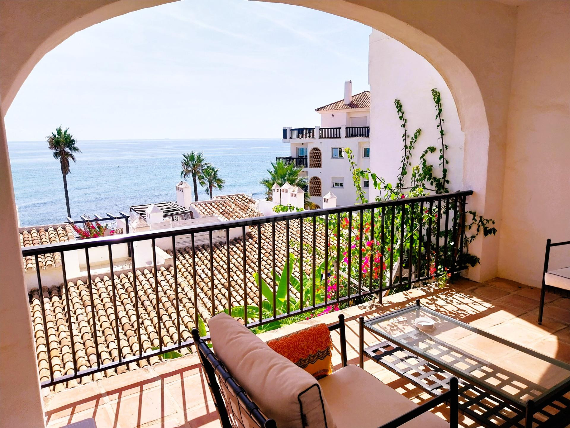 Amplio apartamento tipo duplex en urbanizacion de primera línea de playa  ALQUILER NO RENOVABLE