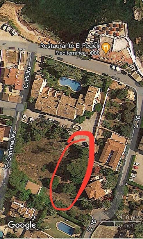 Se vende terreno de 962m2  urbanizable en Las Rotas Denia. Primera línea de playa!!