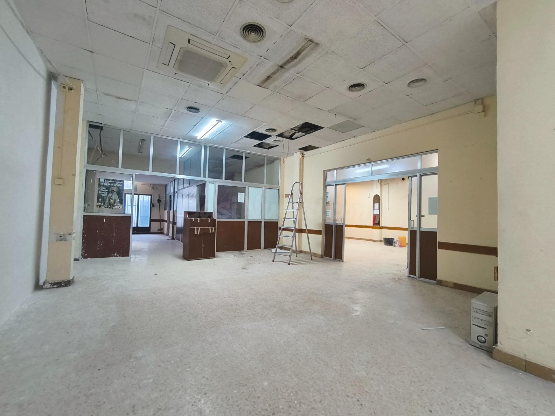 LOCAL COMERCIAL JUNTO PLAZA DE PATRAIX/VARIOS TIPOS DE NEGOCIOS