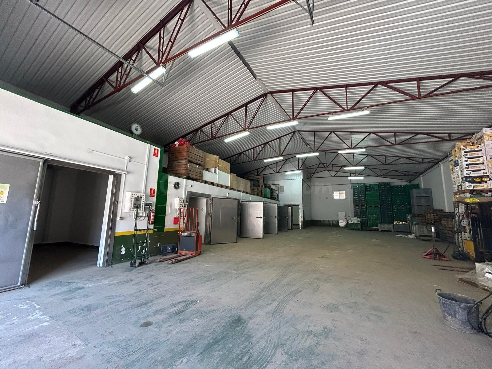 NAVE EN VENTA PARA ENTRAR...POLIGONO INDUSTRIAL BENIPARRELL
