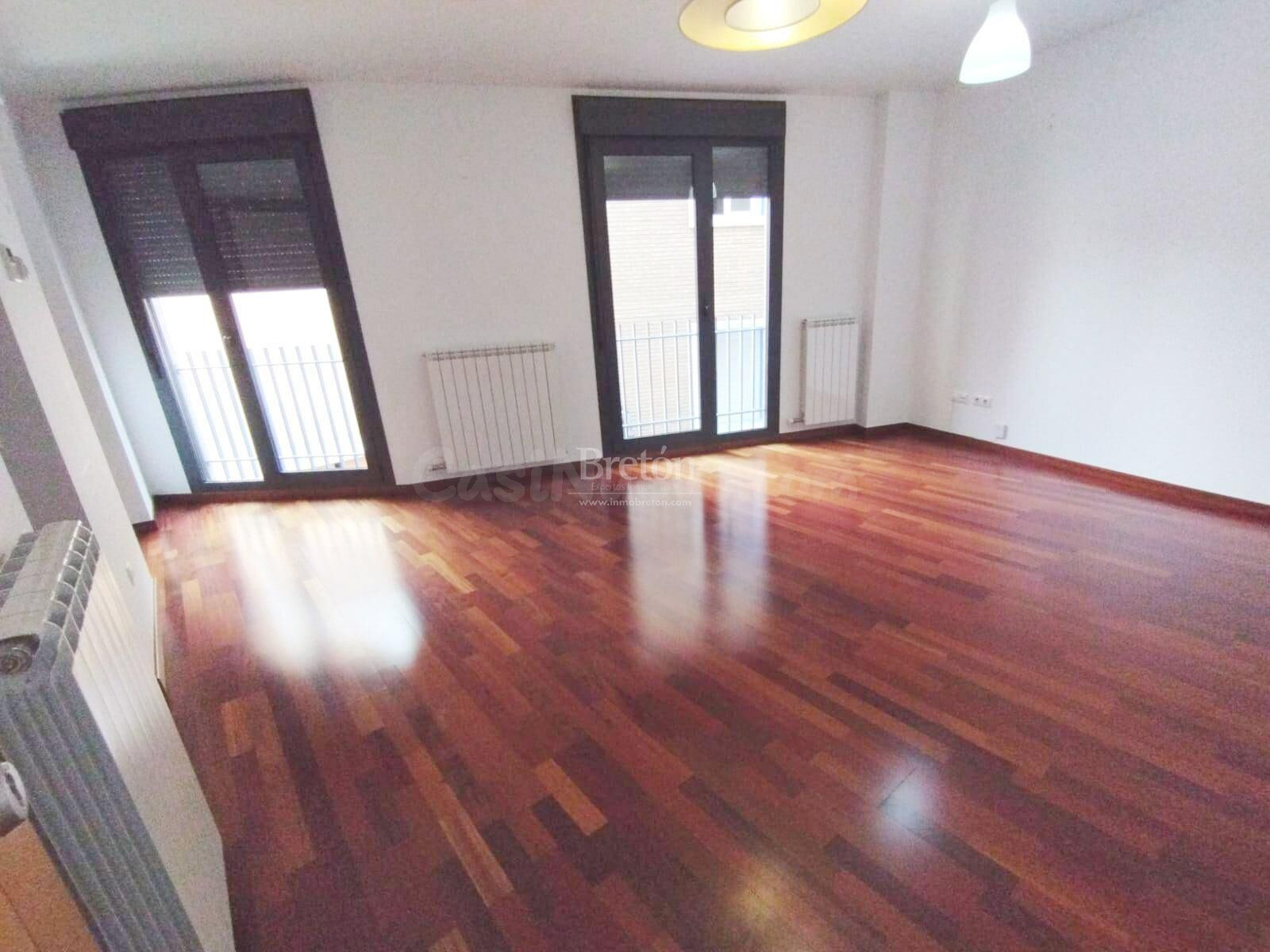 Bonito dúplex junto a Mercado Central. Incluye plaza de garaje y cuarto trastero.