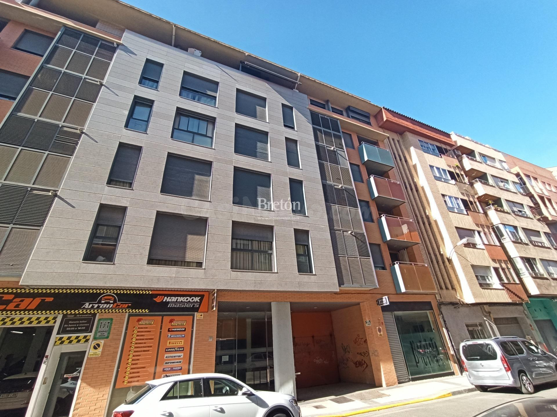 Bonito piso, incluye plaza de garaje y cuarto trastero.