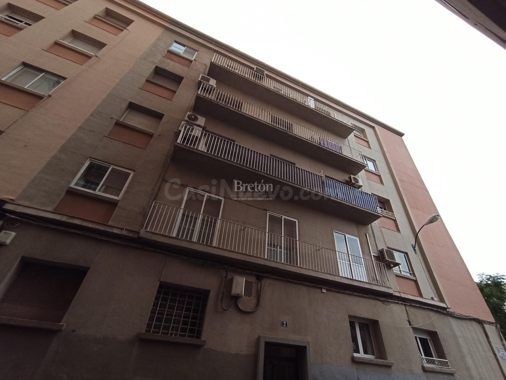 Estupendo piso junto a Universidad, estudiantes, personal laboral de hospitales, funcionarios, profesores o perfil similar.