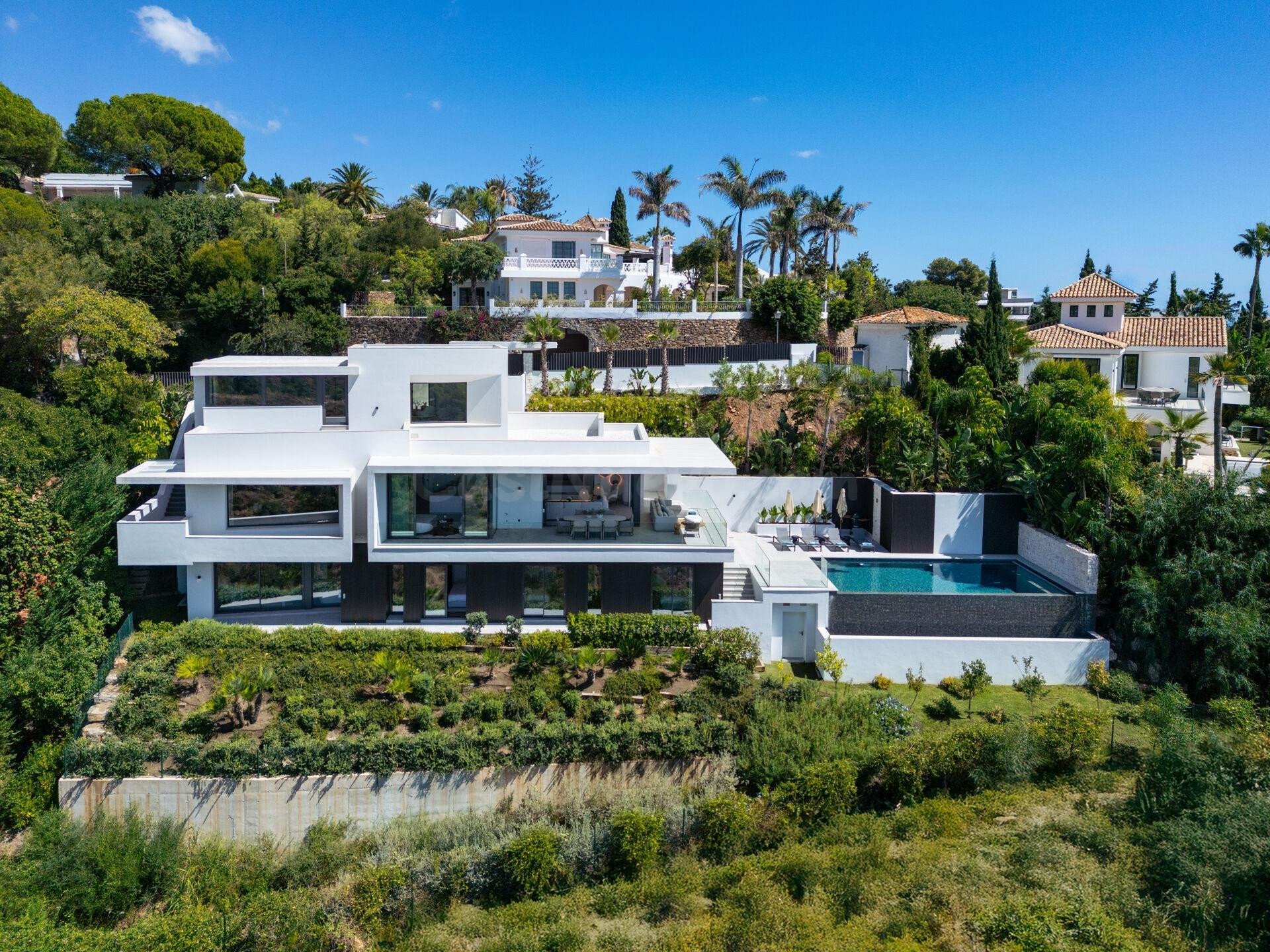 VILLA DE LUJO EN EL ROSARIO, ELVIRIA CON MAGNÍFICAS VISTAS AL MAR