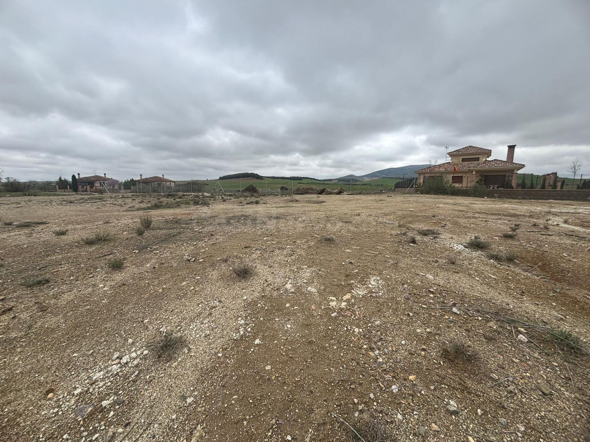 Layos. Terreno urbano en el club campo de golf 857m2