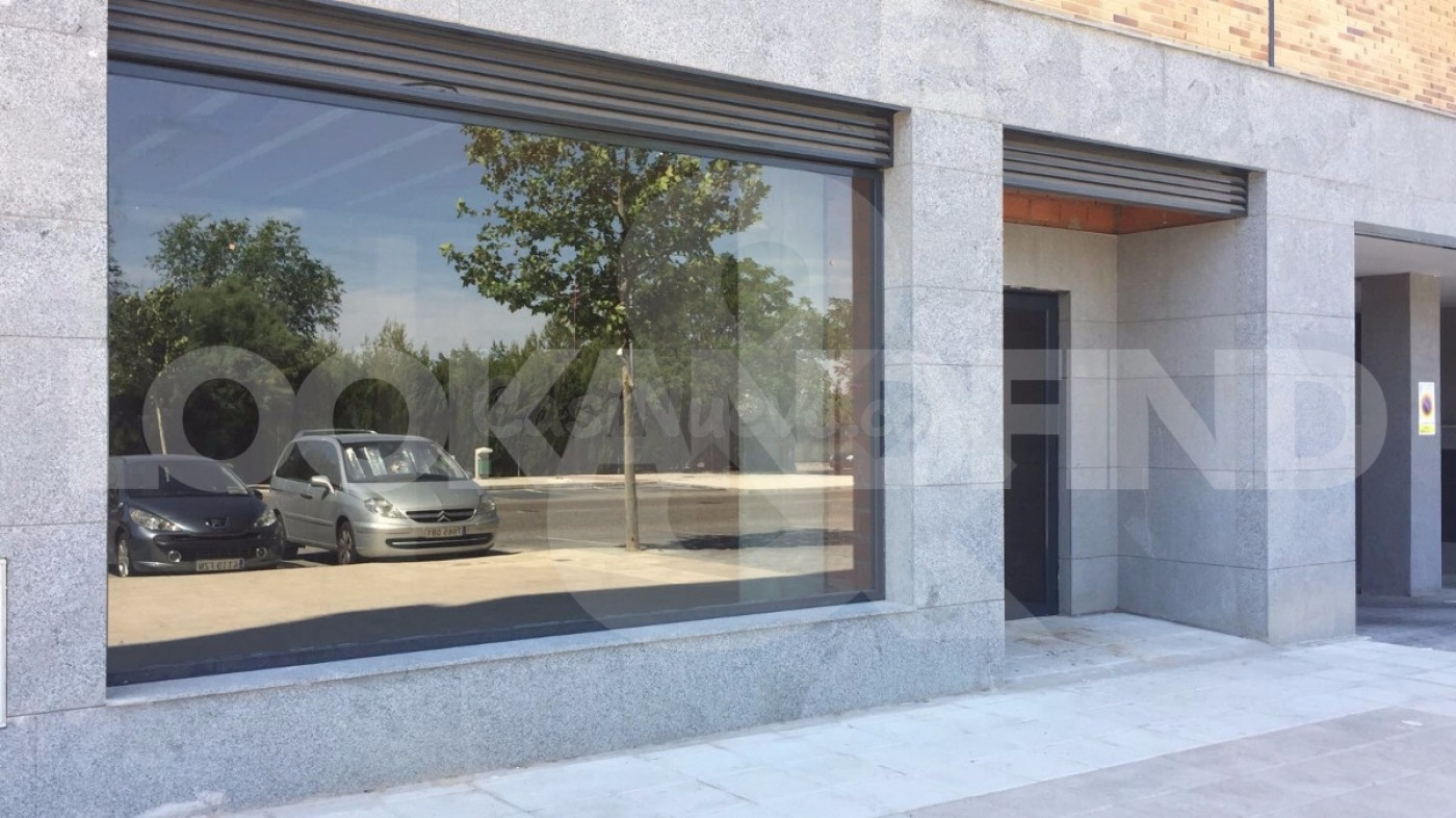 LOCAL COMERCIAL EN BRUTO, JUNTO AL NUEVO HOSPITAL.