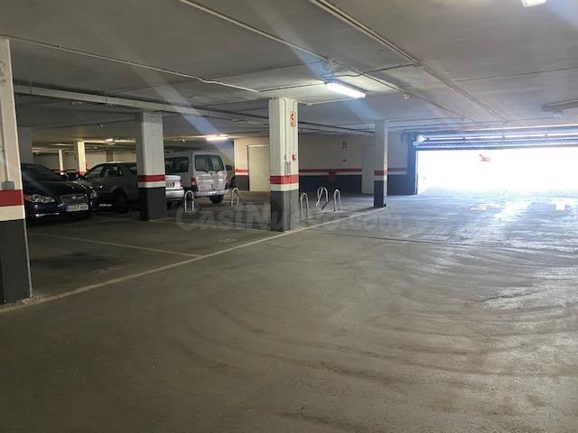 La Legua.2 plazas de garaje, amplias y contiguas. (el precio es de cada una).