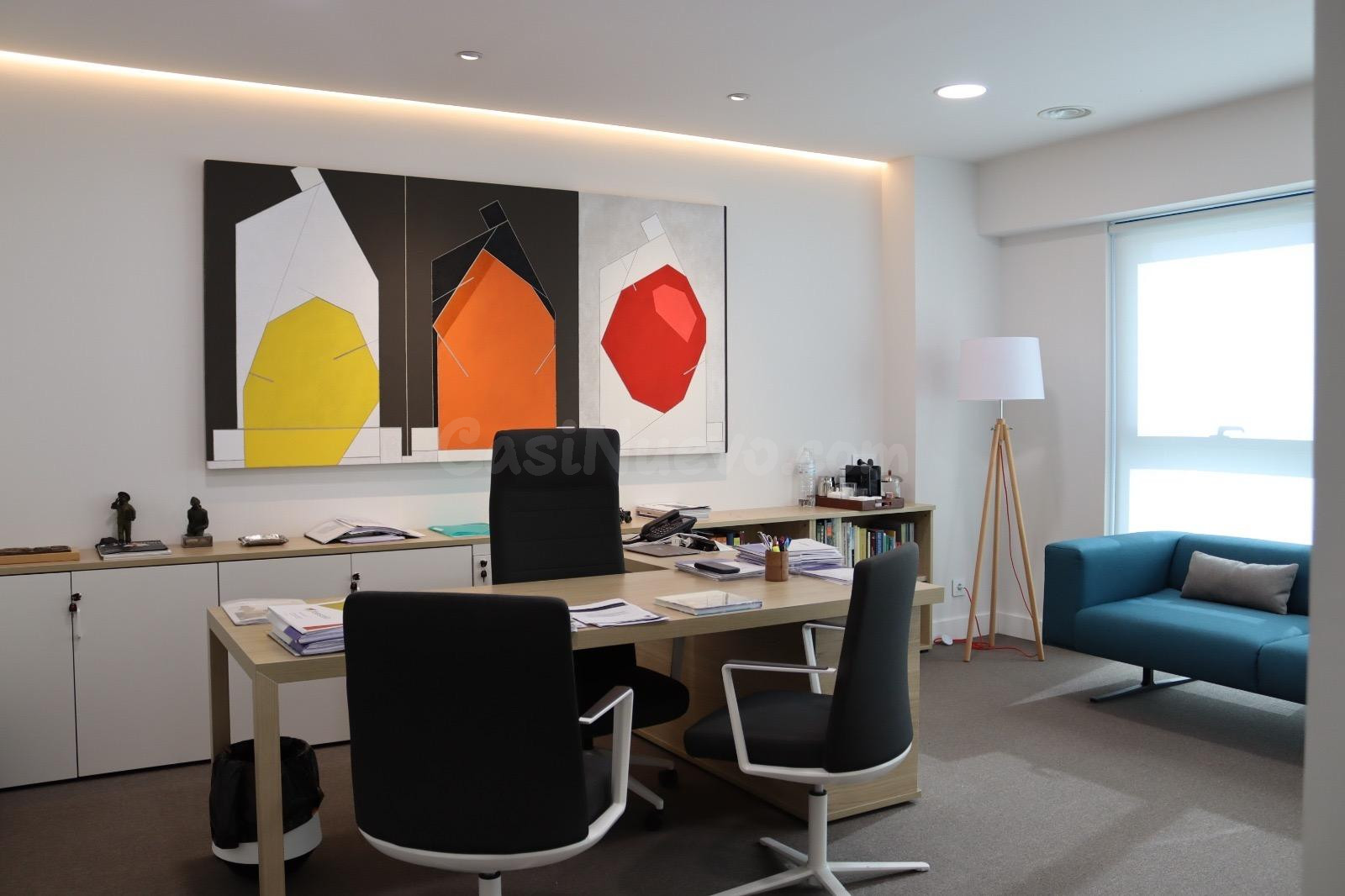 Avd. Irlanda. Oficina espectacular y moderna, con 300 m2 con divisiones, entera la ultima planta, no comparte con nadie mas.( + 4 plazas de garaje, precio aparte)
