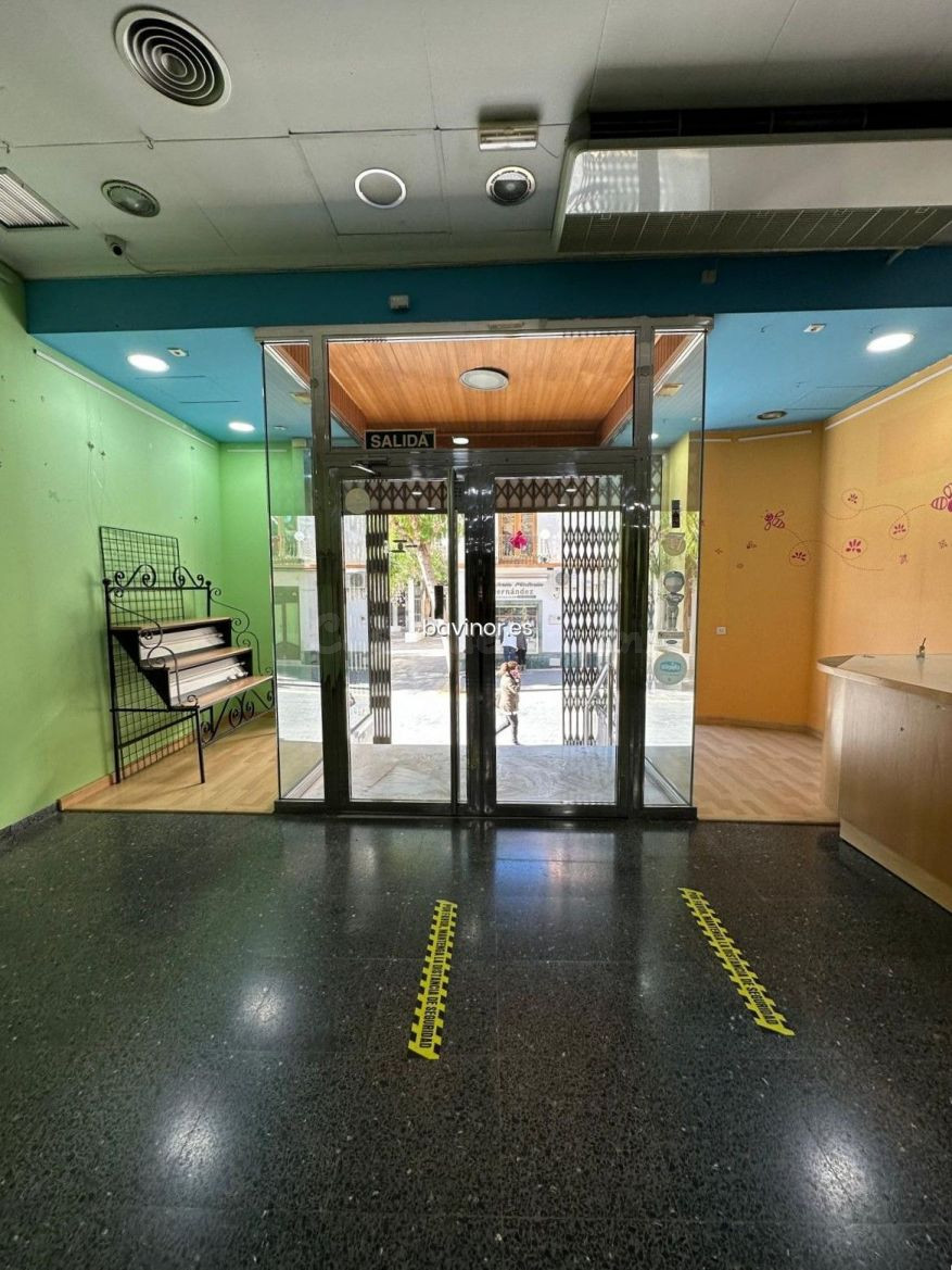 LOCAL COMERCIAL + GARAJE EN UBICACIÓN PRIVILEGIADA