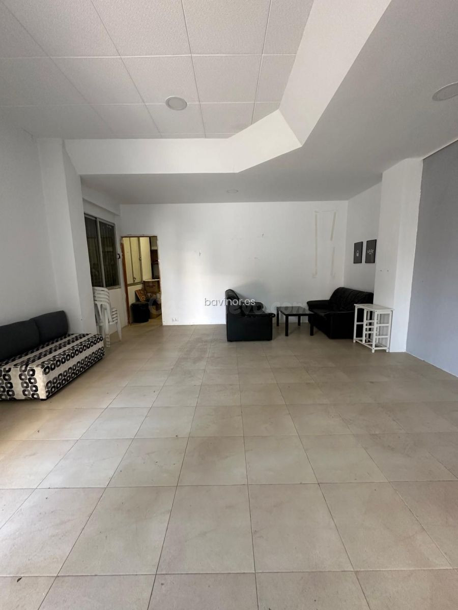 Bajo comercial en esquina en venta — 60 m2 - foto 2