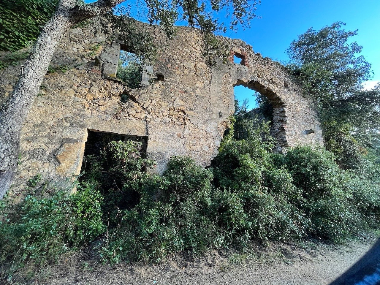 Masia en ruinas en Santa Susanna