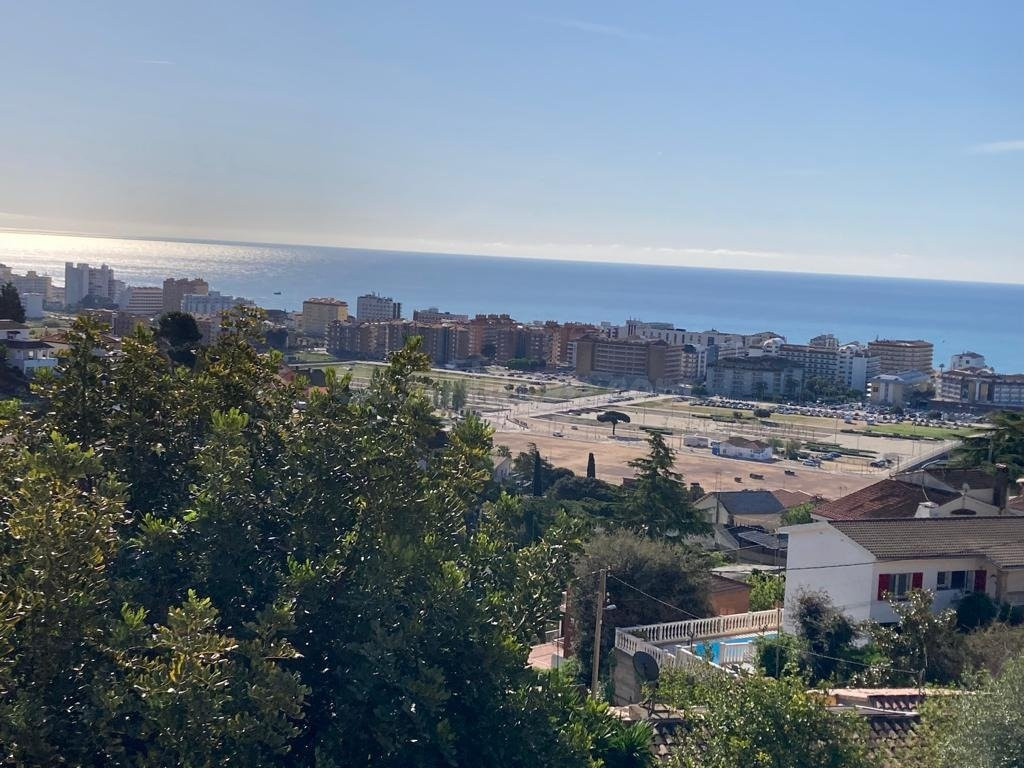 Solar con vistas al mar en Santa Susanna de 602 m2
