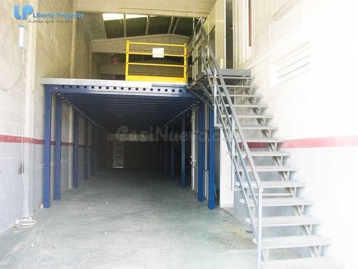 Fantástica Nave Industrial en Alquiler en Cubelles Les Salines