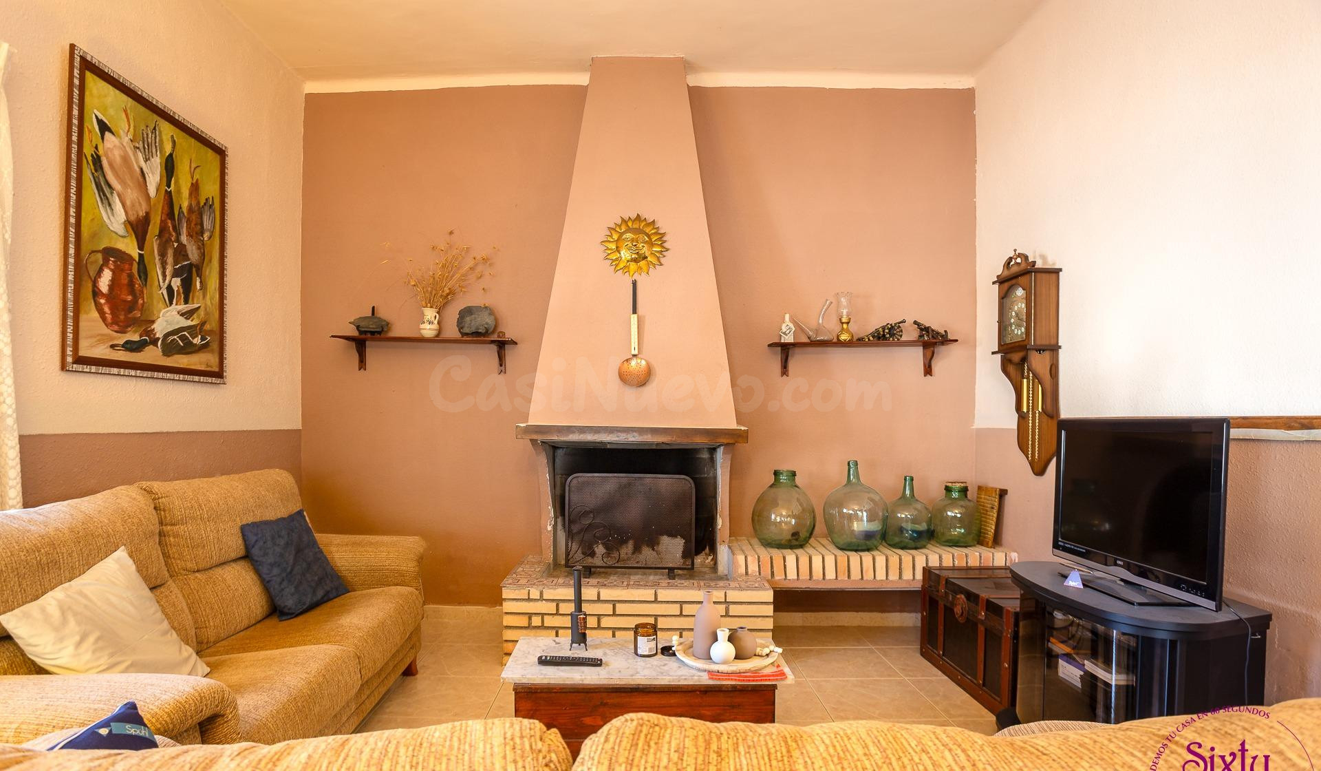 Casa independiente de 6 dormitorios en el centro Belchite