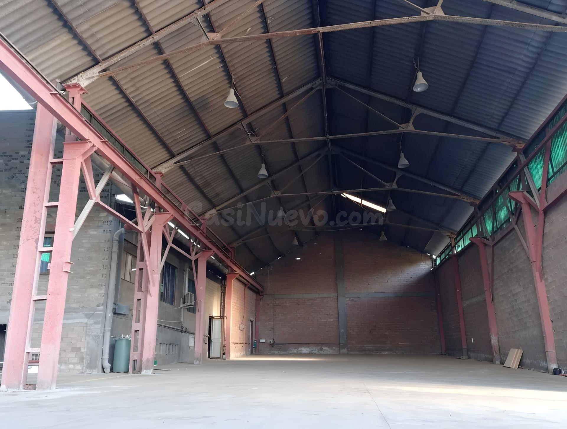 NAVE INDUSTRIAL EN FLIX CON PUENTE GRUA 6 TM