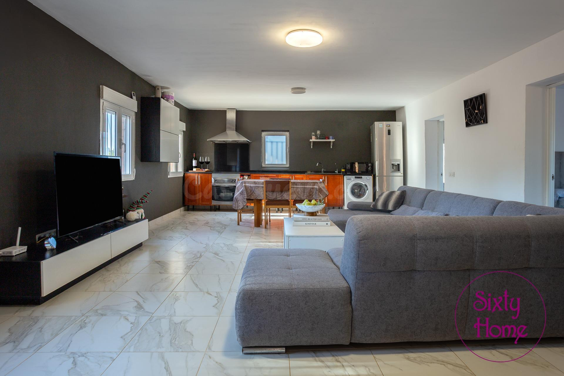 Casa independiente con terreno en urbanización El mirador del Penedés