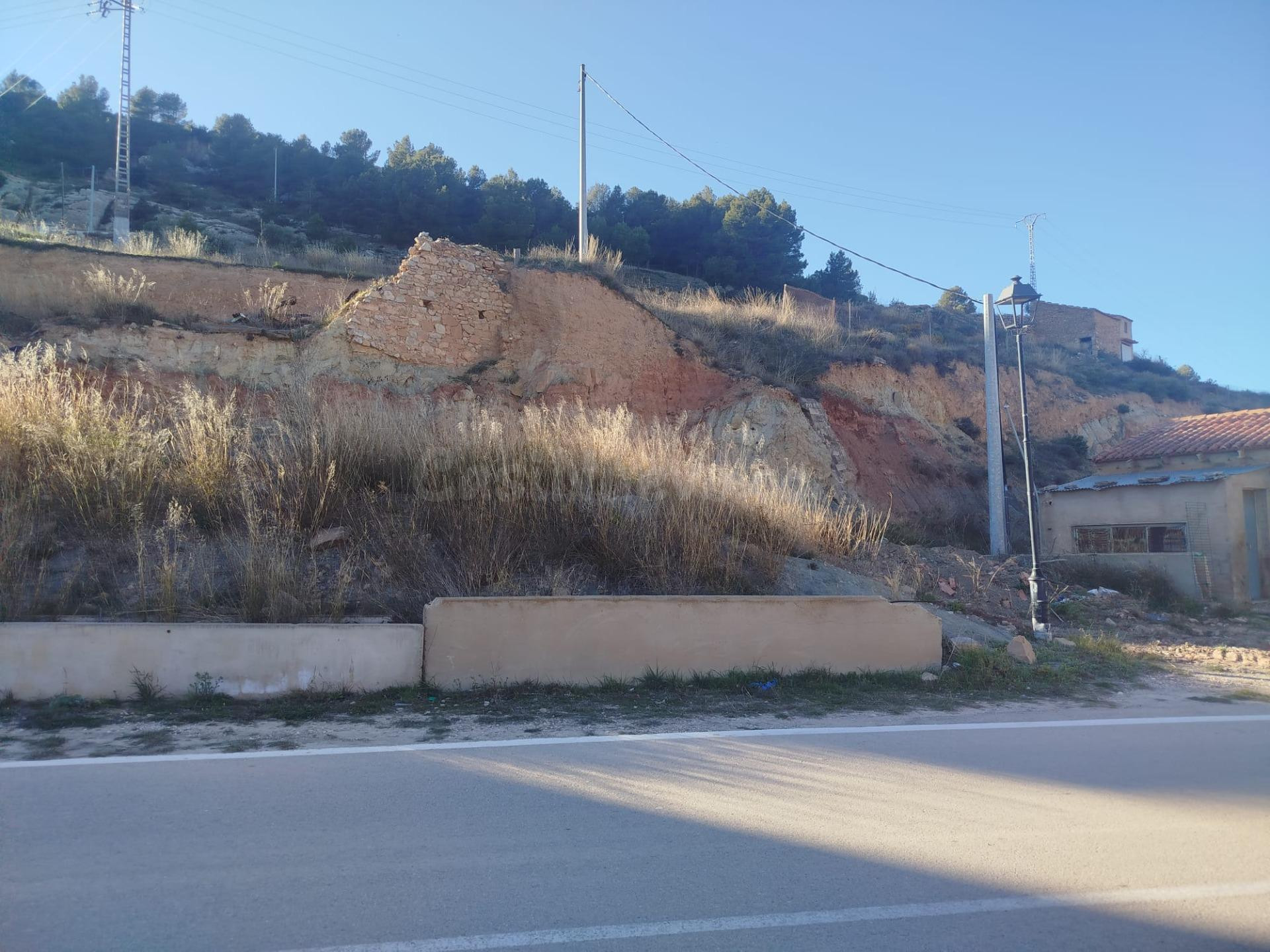 SOLAR DE 750 M2 EN ALPUENTE