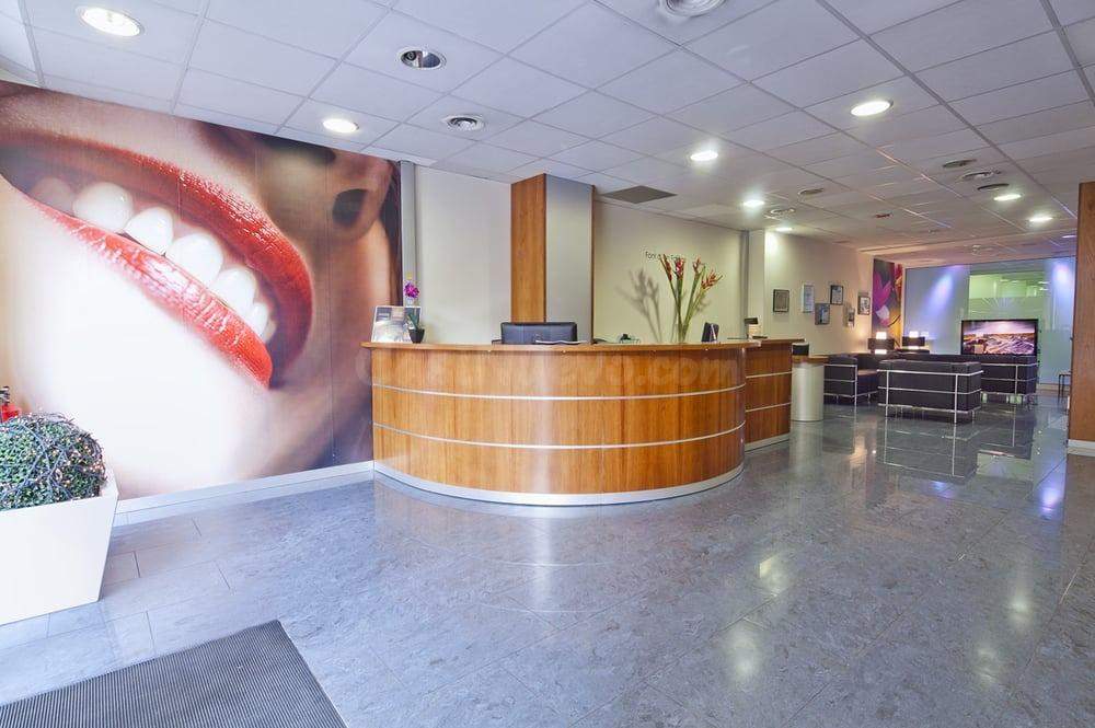 ESPECTACULAR LOCAL CLÍNICA DENTAL  FONT D´EN FARGES