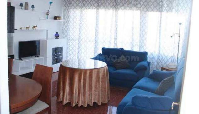 **SE AL ALQUILA PISO EN CALLE PLAZA PINTOR ISIDORO**