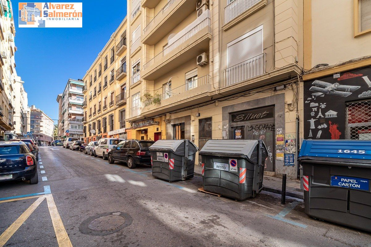 Local comercial en Calle Pintor López Mezquita