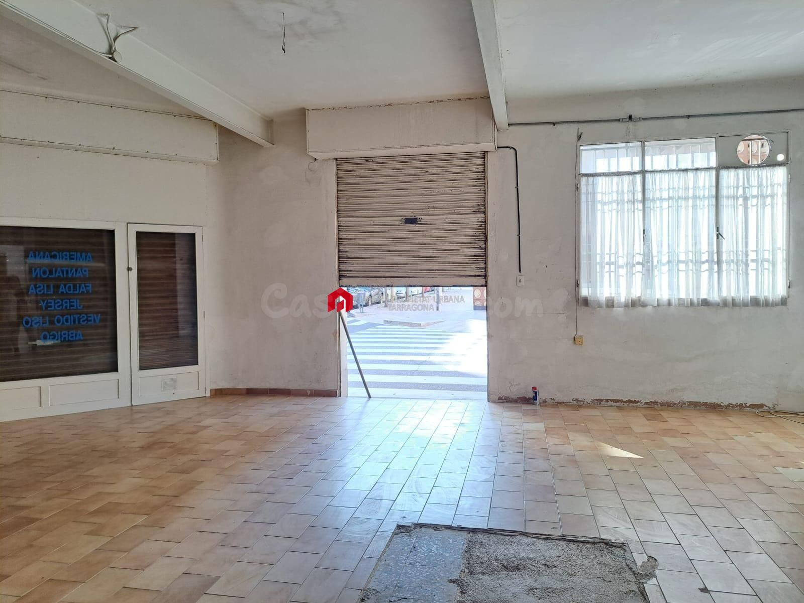 Se alquila LOCAL COMERCIAL en zona TEMPLE de TORTOSA