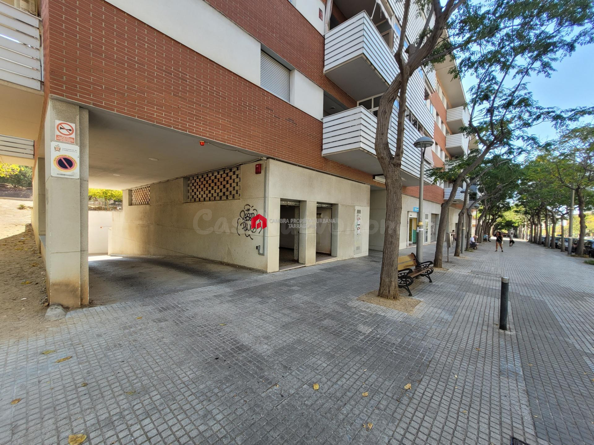 Local de 120 m2 delante de la zona educacional Sescelades