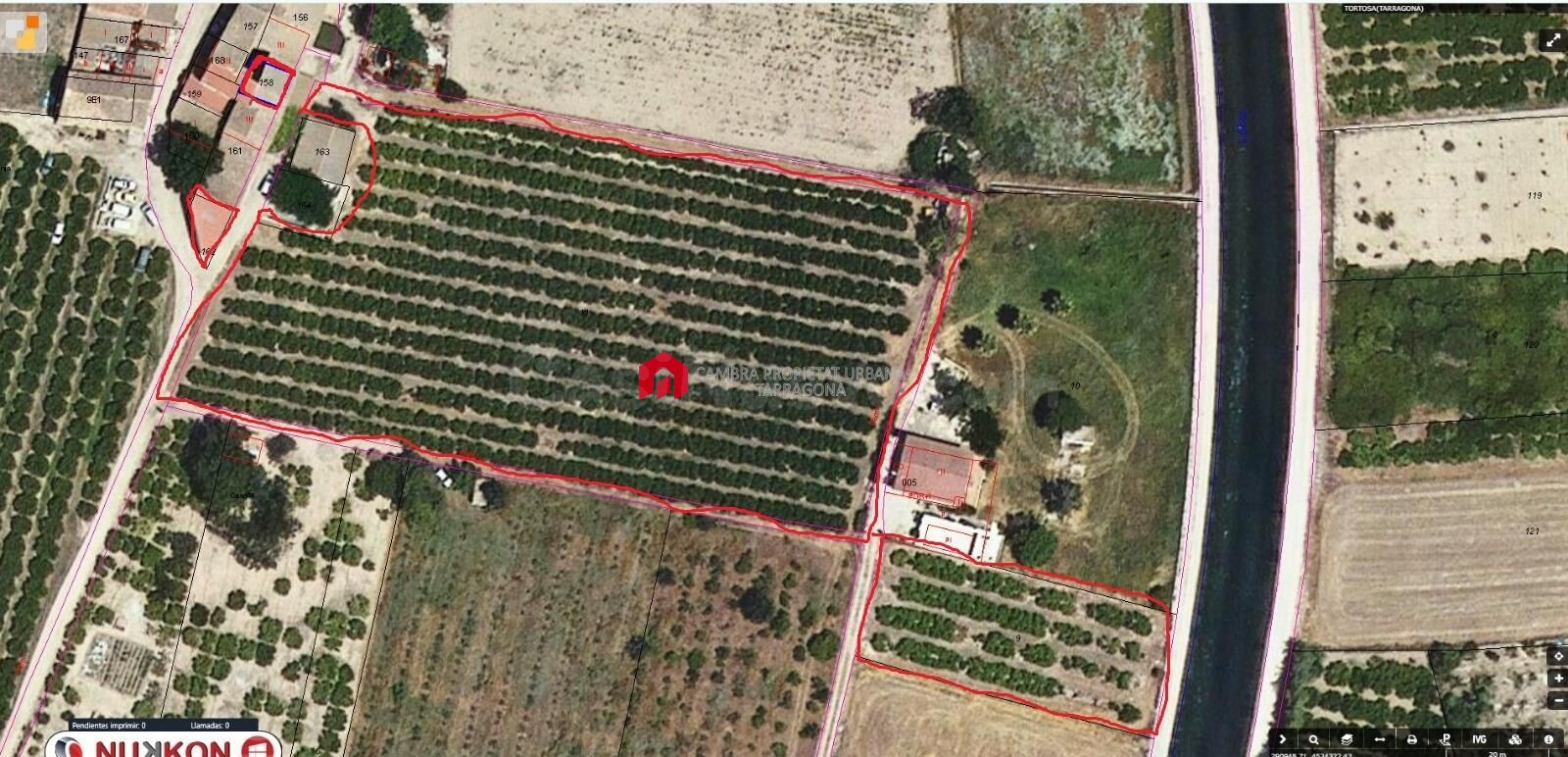 En venta en Jesus, Tortosa, finca de naranjos con almacen y casa antigua.
